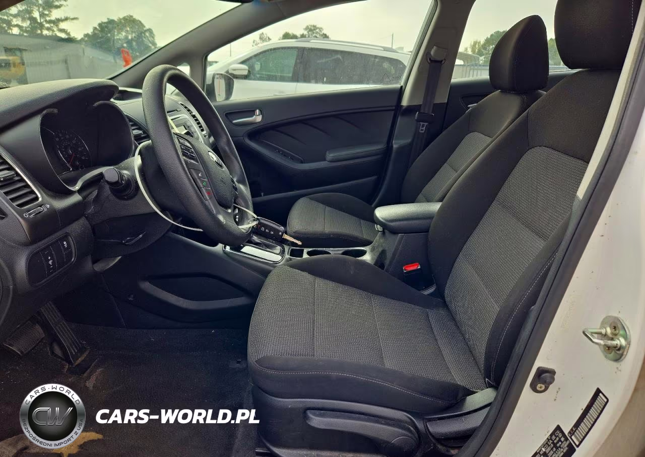 2018 Kia Forte VIN:3KPFK4A72JE205562 - 7