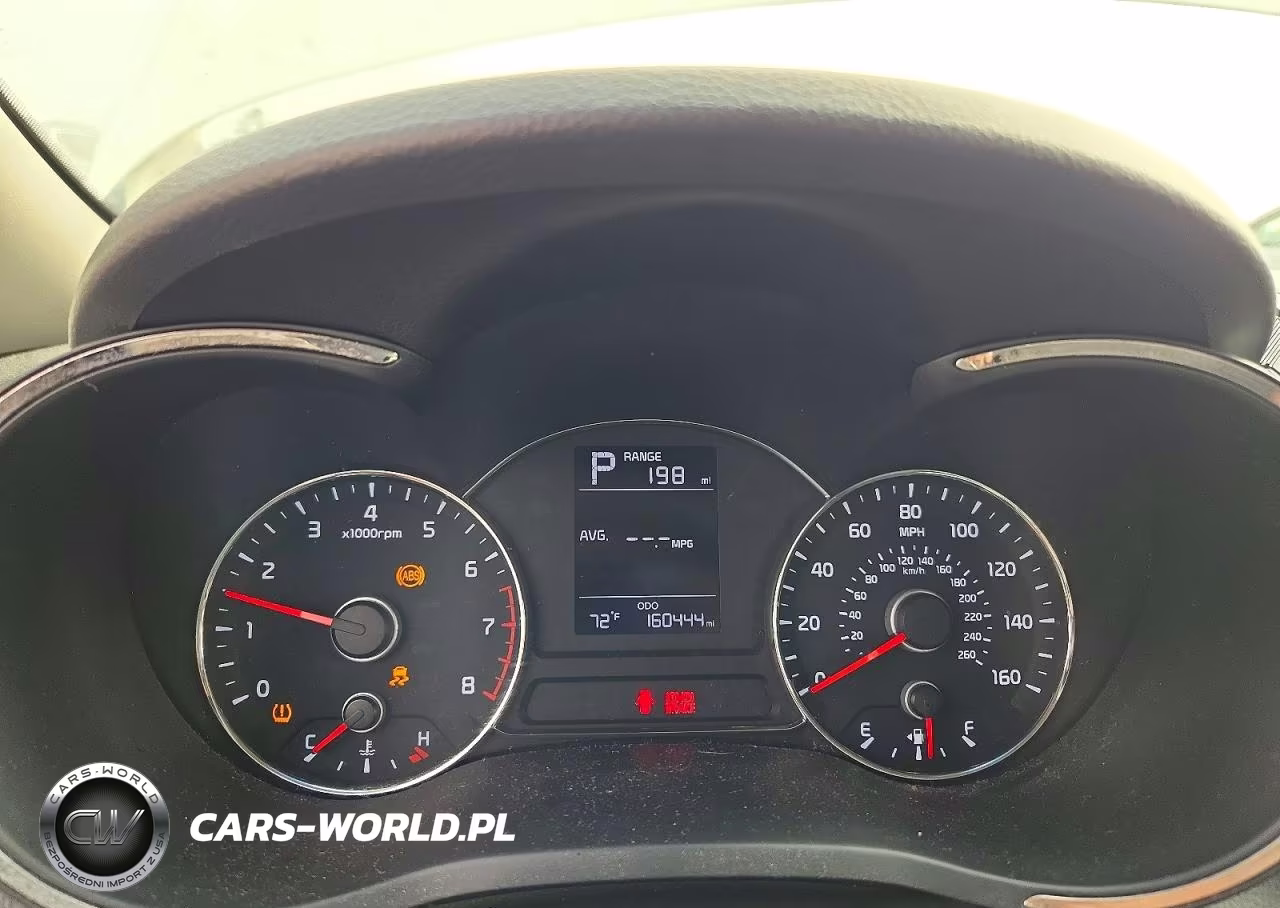 2018 Kia Forte VIN:3KPFK4A72JE205562 - 9