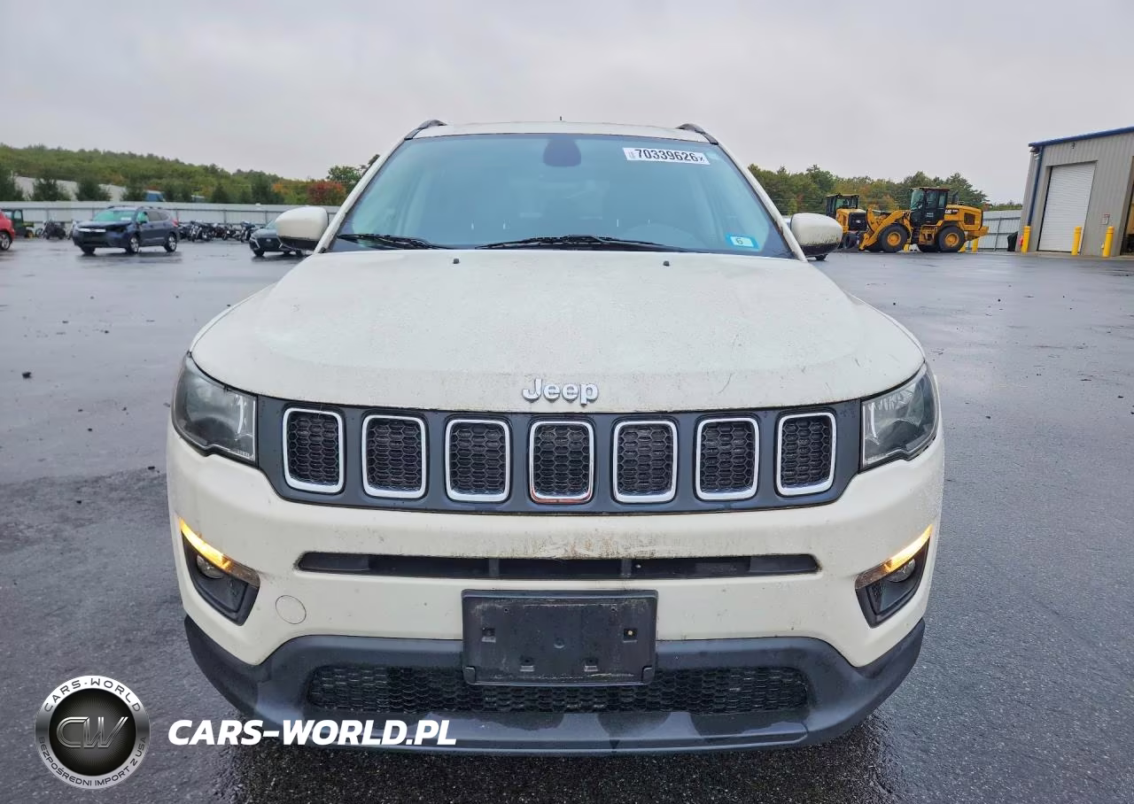 2018 Jeep Compass Latitude VIN:3C4NJDBB6JT255748 - 5