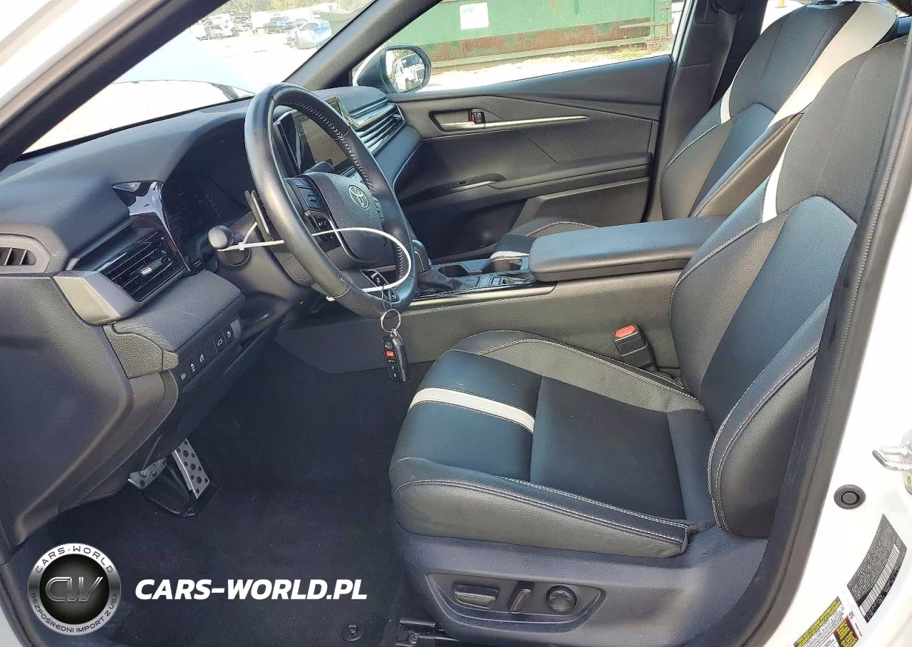 2026 Toyota Camry Se VIN:4T1DAACKXTU673582 - 7