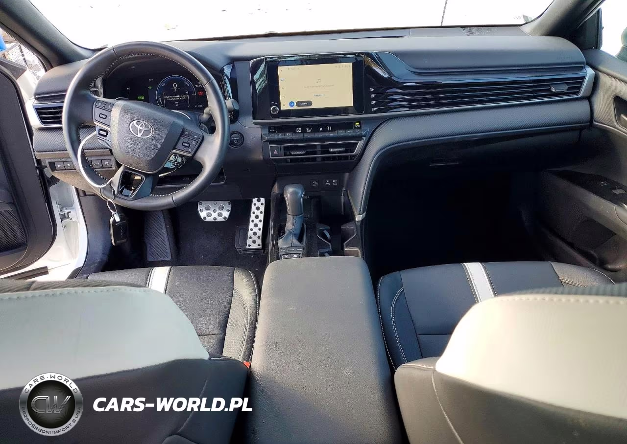 2026 Toyota Camry Se VIN:4T1DAACKXTU673582 - 8