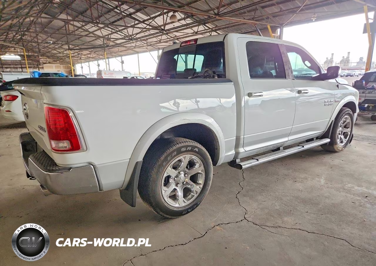 2015 Ram 1500 Laramie VIN:1C6RR7NT0FS557813 - 3