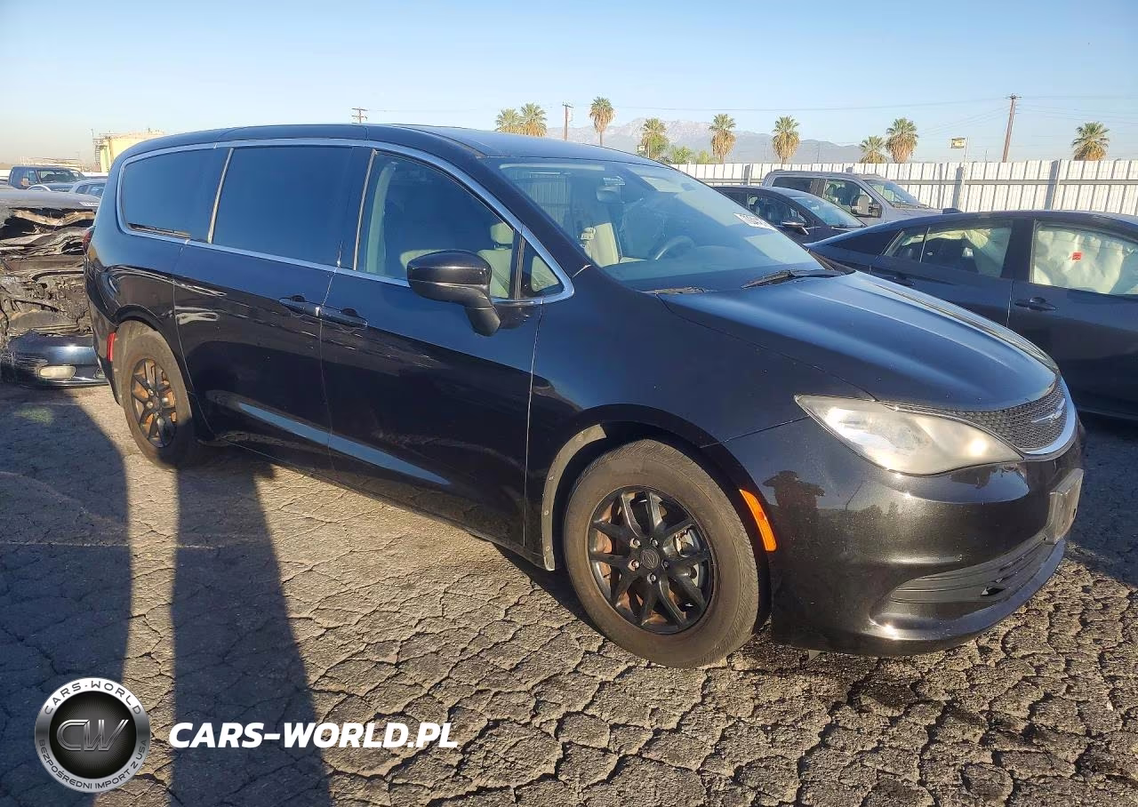 2017 Chrysler Pacifica Lx VIN:2C4RC1CG1HR505687 - 4