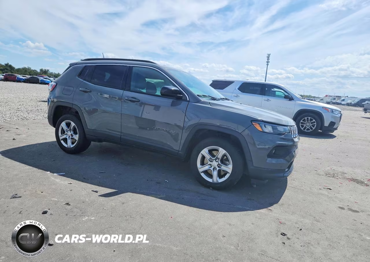 2023 Jeep Compass Latitude VIN:3C4NJDBN7PT553907 - 4