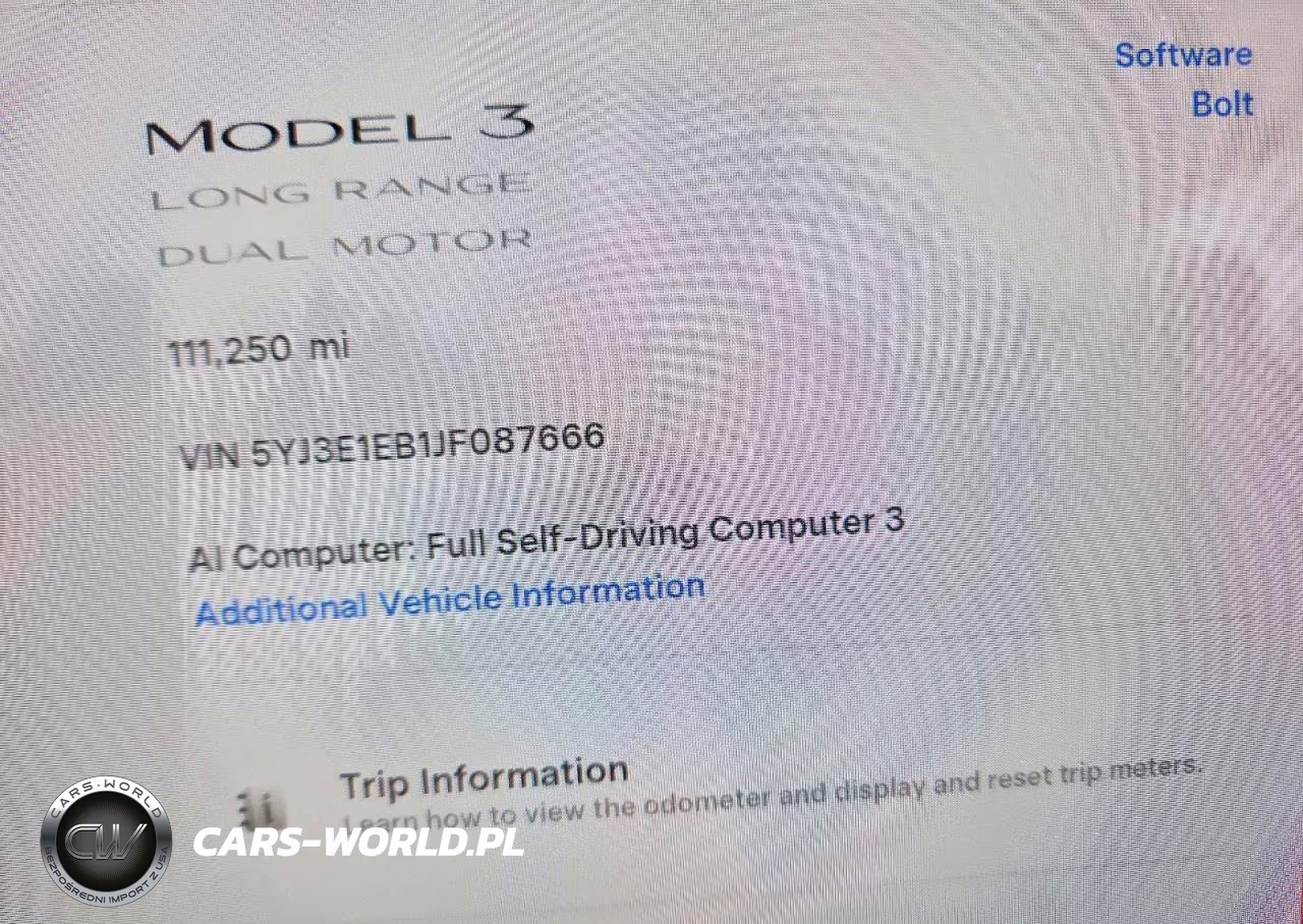2018 Tesla Model 3 VIN:5YJ3E1EB1JF087666 - 9