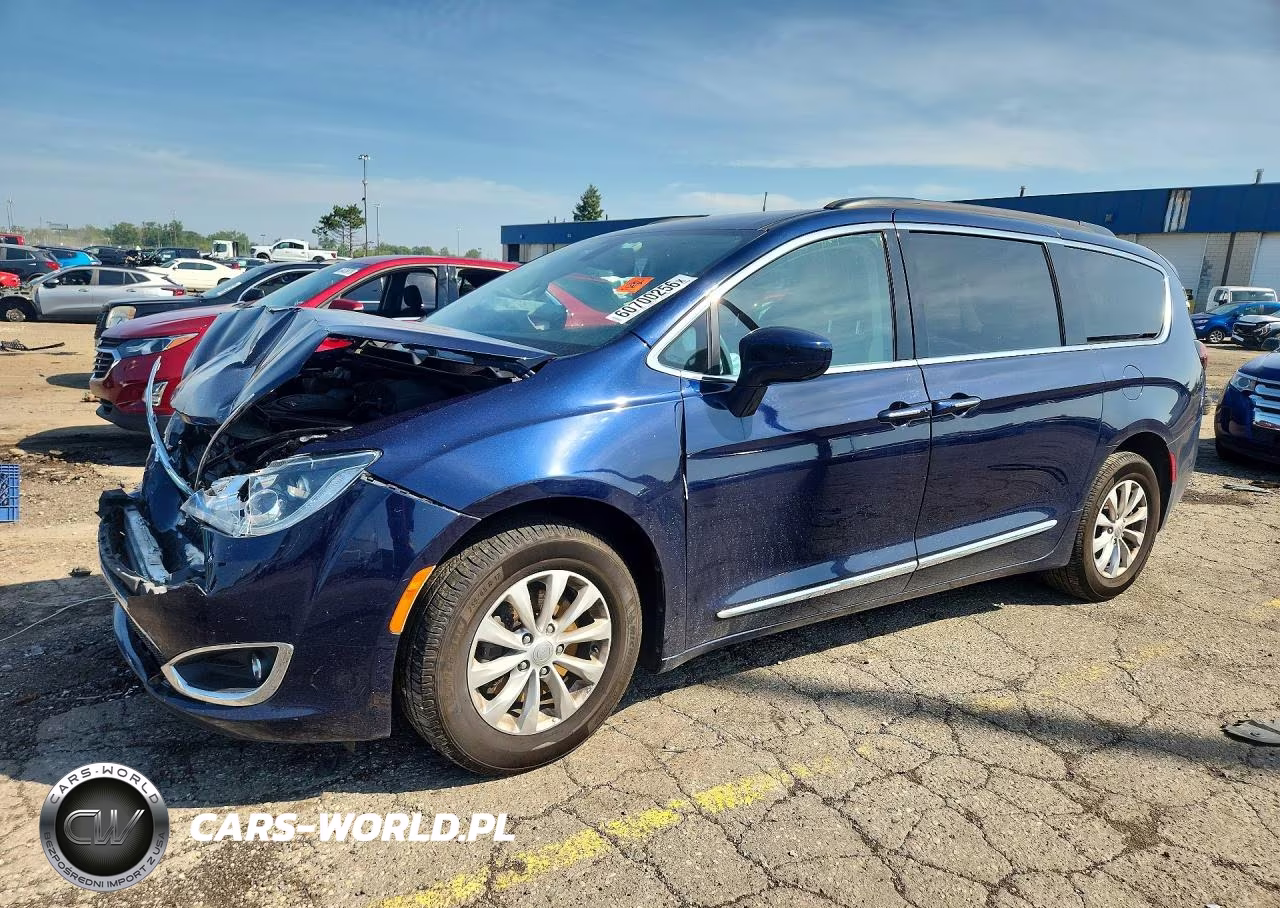 2017 Chrysler Pacifica Touring L VIN:2C4RC1BG1HR734369 - 1
