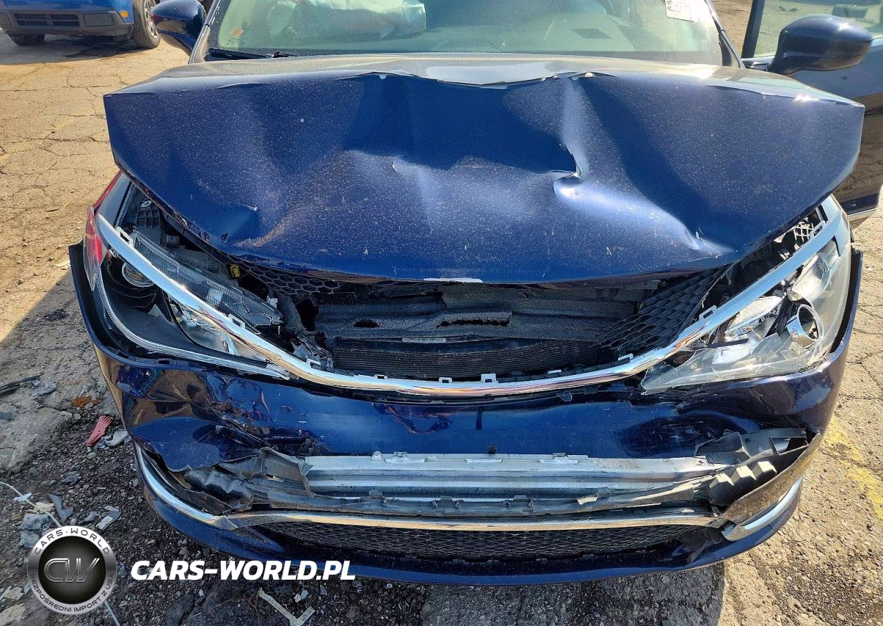 2017 Chrysler Pacifica Touring L VIN:2C4RC1BG1HR734369 - 11