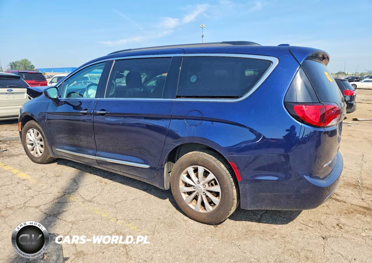 2017 Chrysler Pacifica Touring L VIN:2C4RC1BG1HR734369 - 2