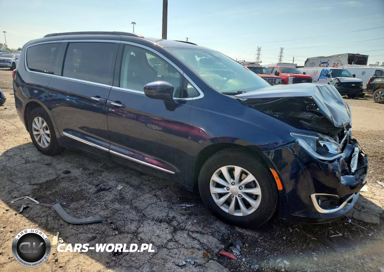 2017 Chrysler Pacifica Touring L VIN:2C4RC1BG1HR734369 - 4