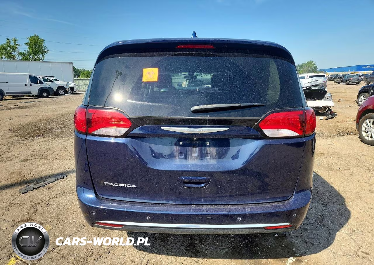 2017 Chrysler Pacifica Touring L VIN:2C4RC1BG1HR734369 - 6