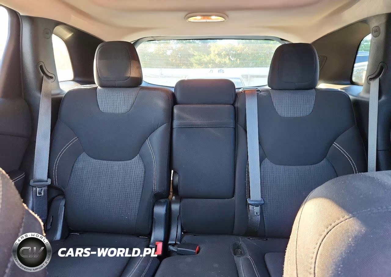 2015 Jeep Cherokee Latitude VIN:1C4PJMCS2FW578249 - 10