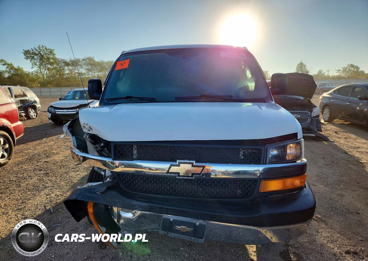 2017 Chevrolet Express VIN:1GCWGAFF9H1136611 - 5