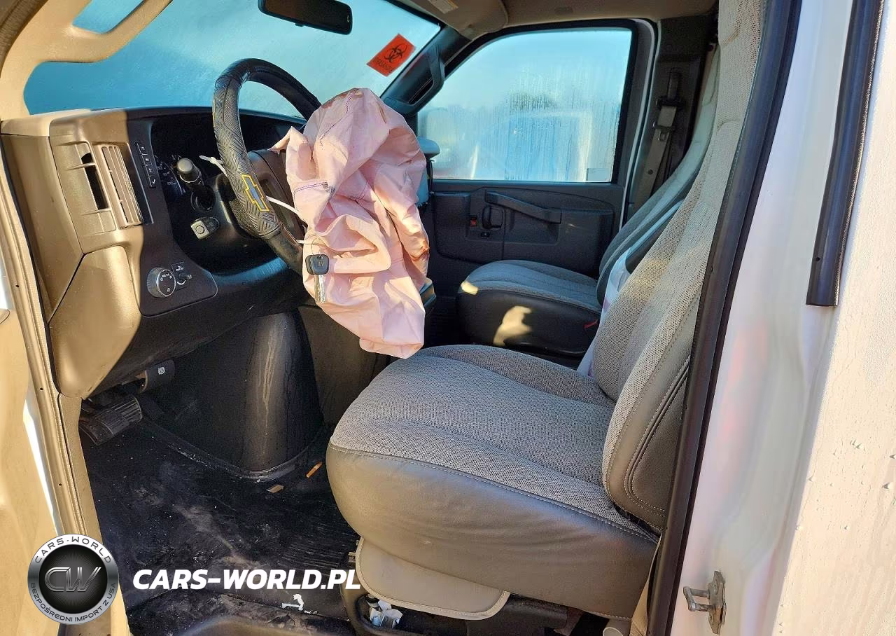 2017 Chevrolet Express VIN:1GCWGAFF9H1136611 - 7