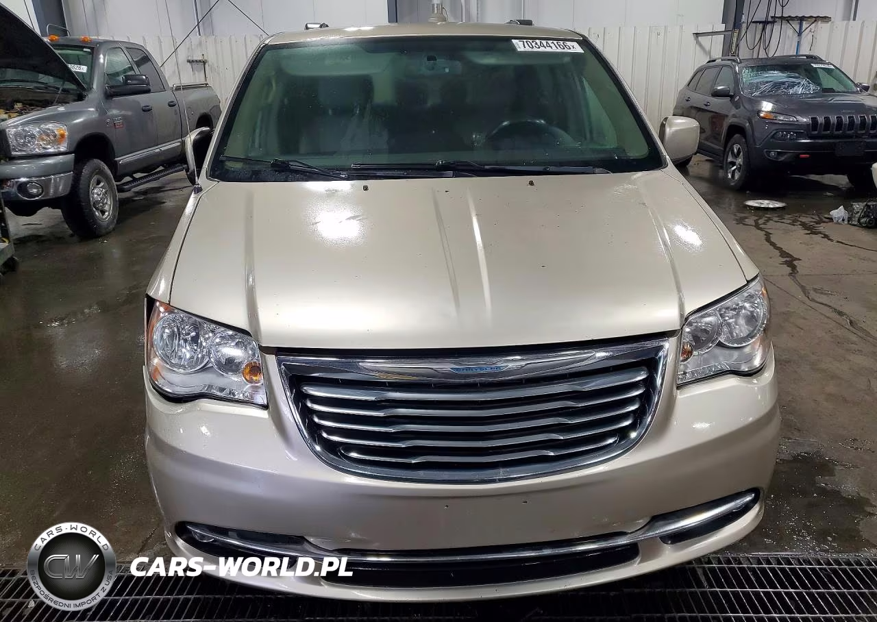 2015 Chrysler Town & Country Touring VIN:2C4RC1BG3FR655430 - 5
