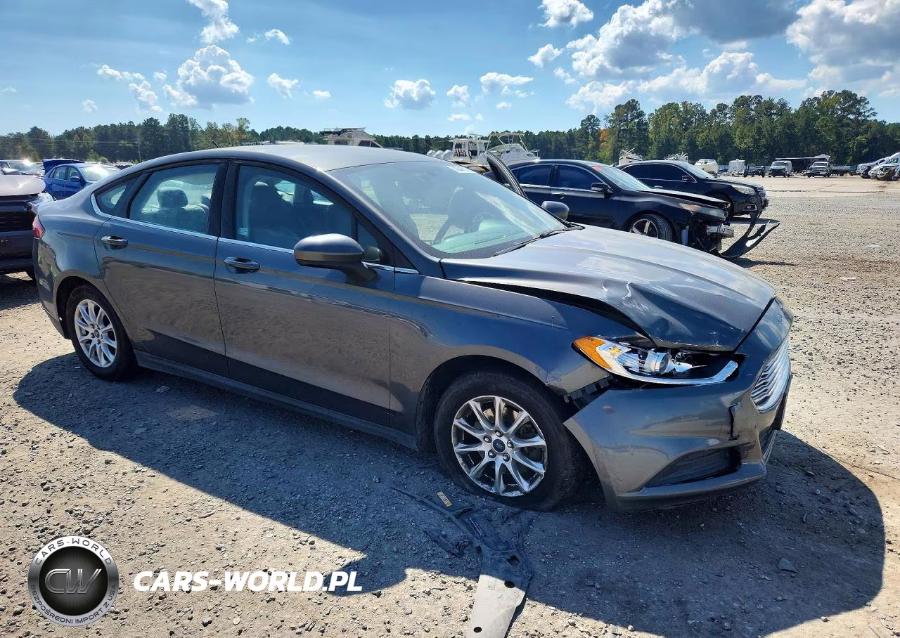 2015 Ford Fusion S VIN:1FA6P0G75F5120211 - 4