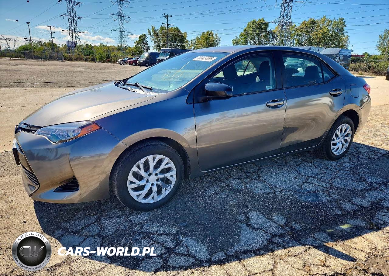 2018 Toyota Corolla Le VIN:5YFBURHE9JP744575 - 1
