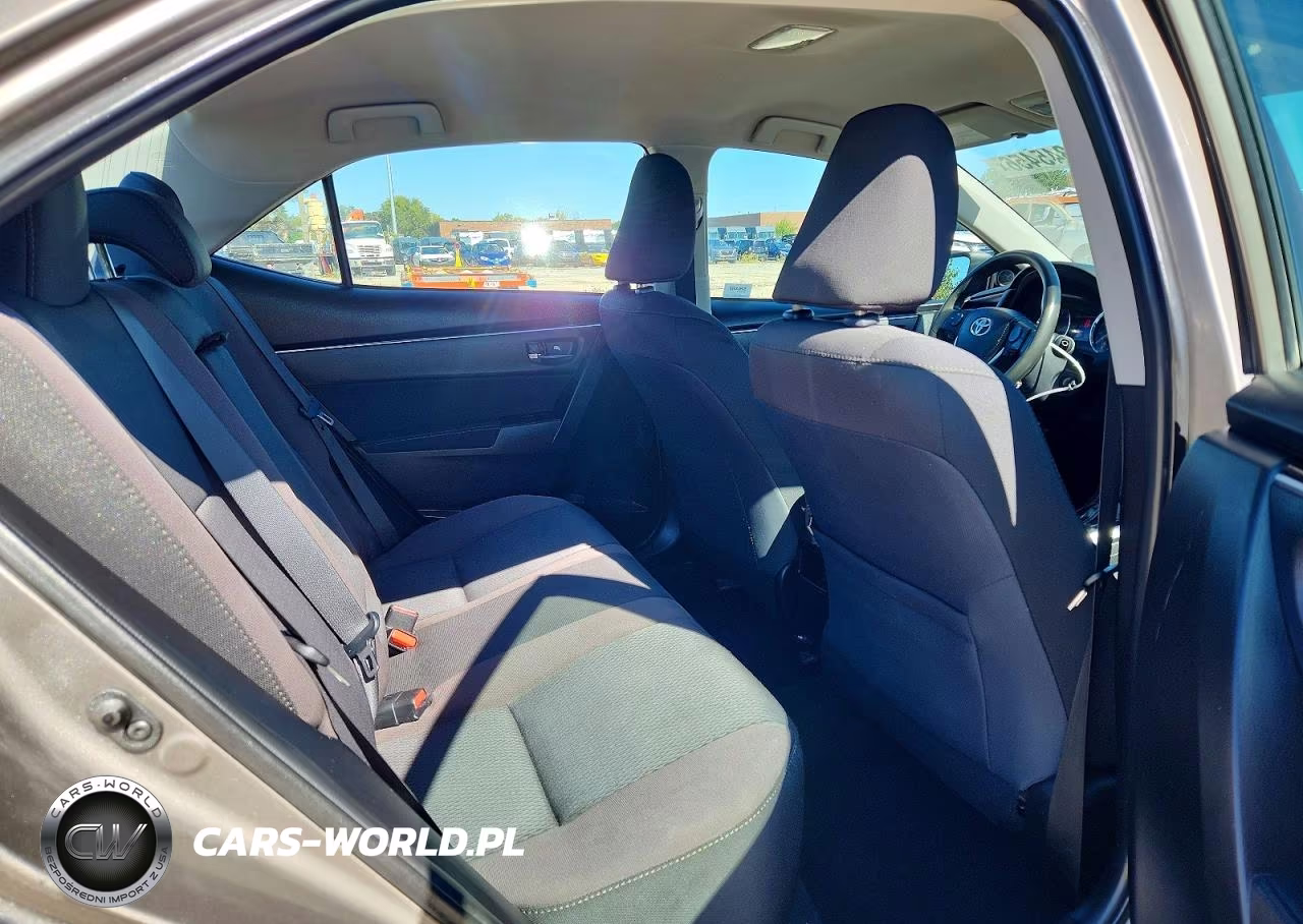 2018 Toyota Corolla Le VIN:5YFBURHE9JP744575 - 10