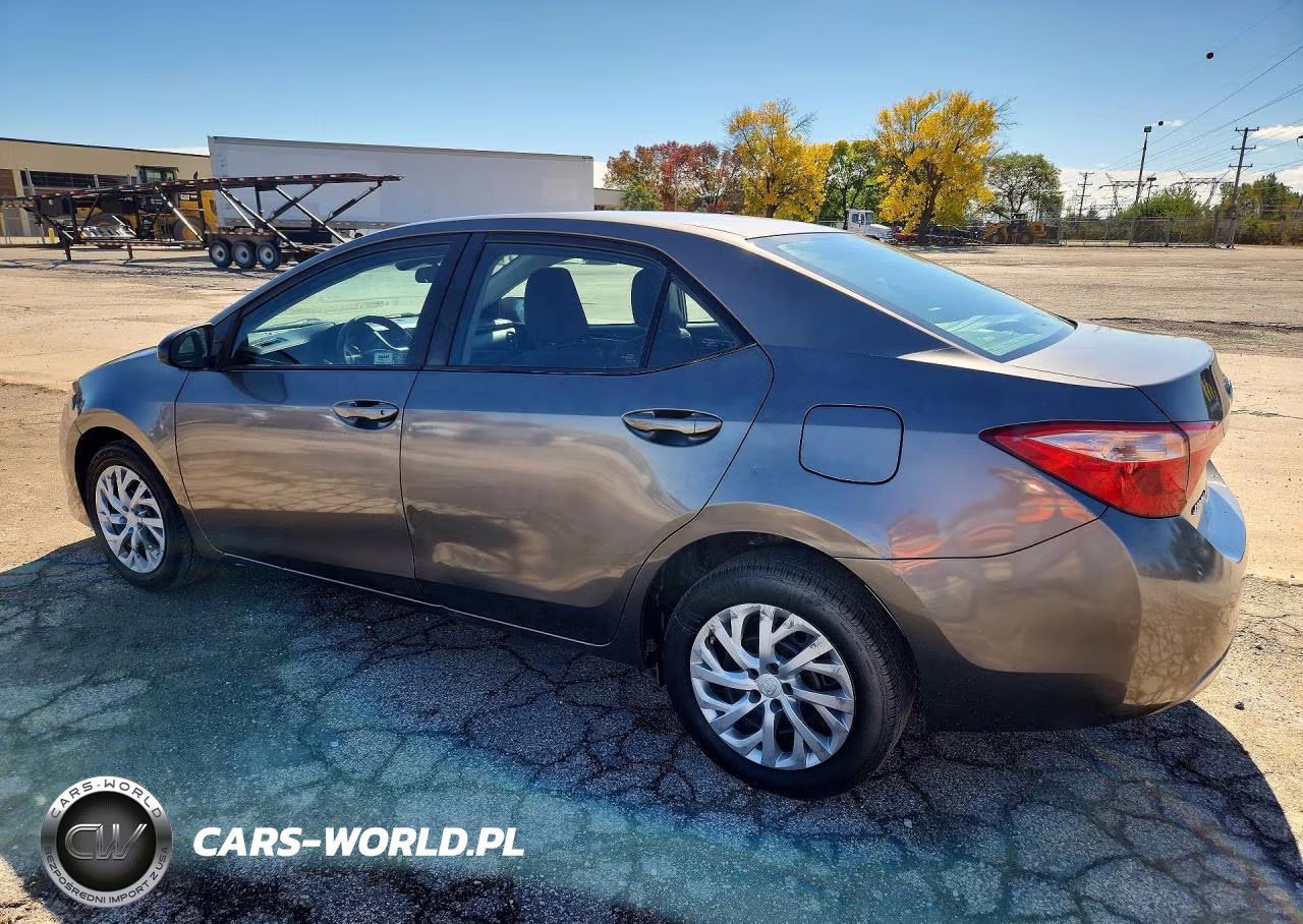 2018 Toyota Corolla Le VIN:5YFBURHE9JP744575 - 2