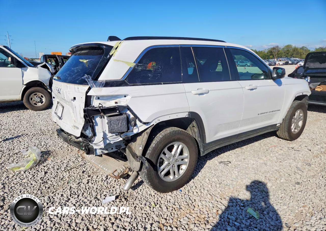 2024 Jeep Grand Cherokee Laredo VIN:1C4RJHAG2RC221304 - 3