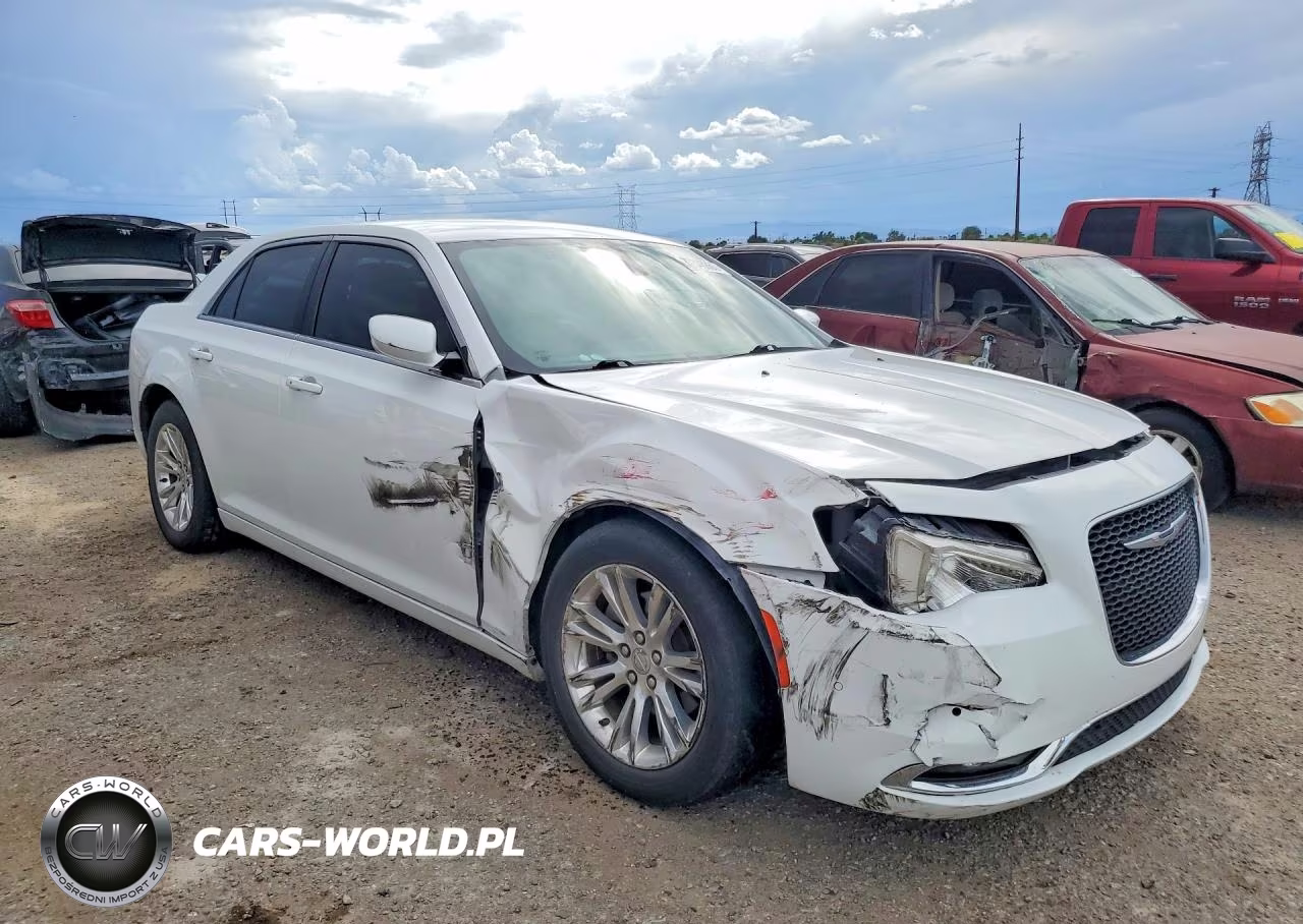 2021 Chrysler 300 Touring VIN:2C3CCAAG1MH595999 - 4