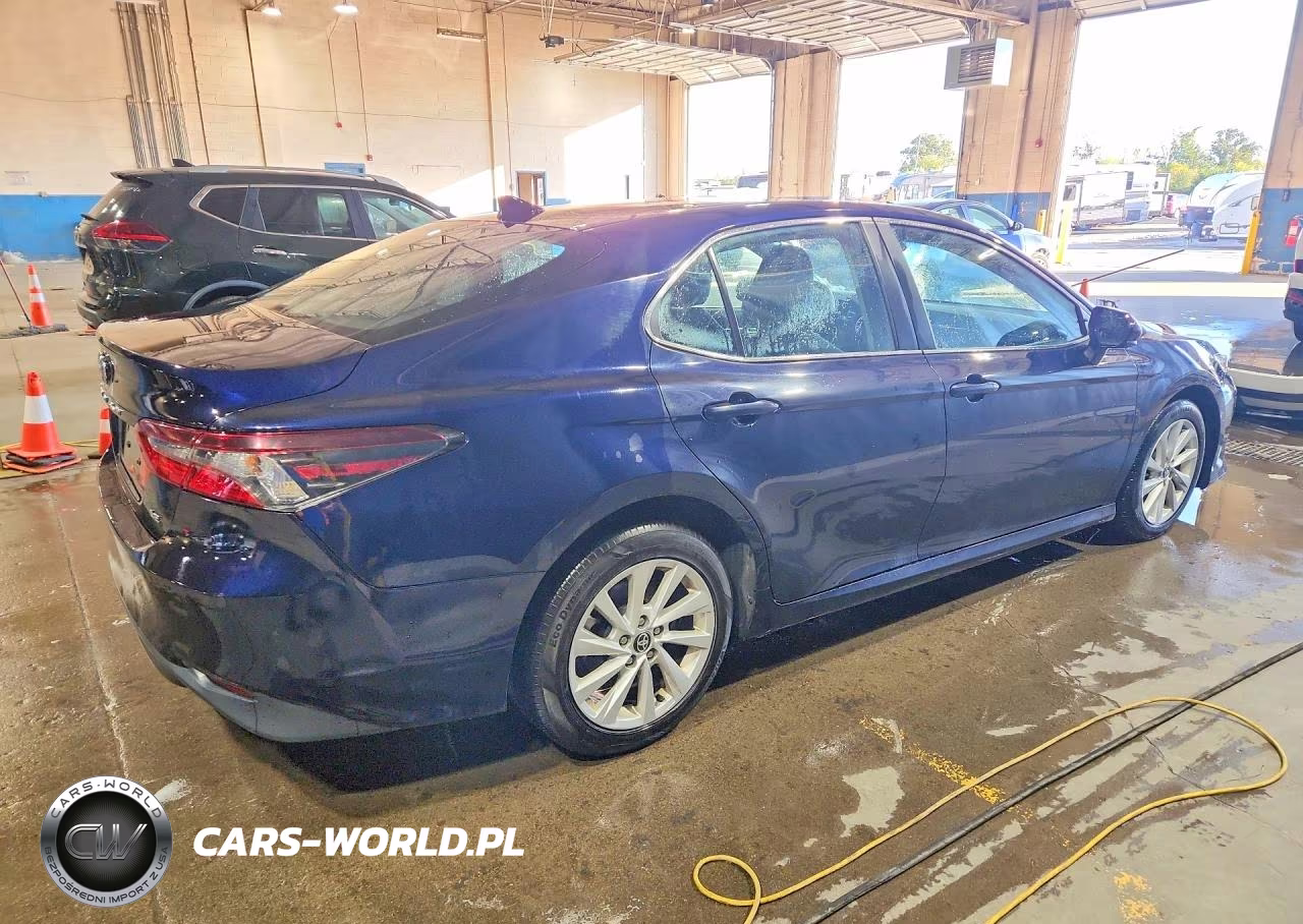 2021 Toyota Camry Le VIN:4T1C11AK2MU601551 - 3
