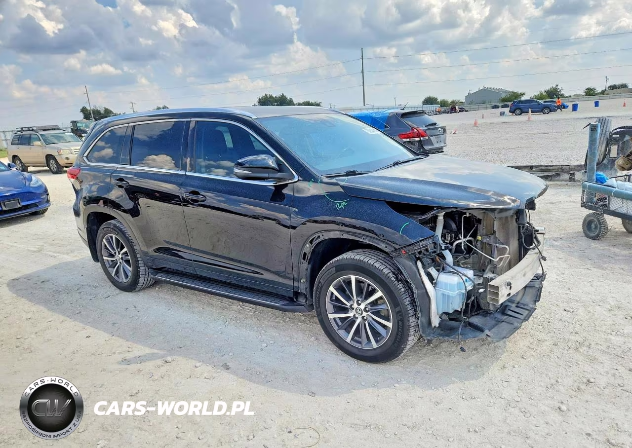 2018 Toyota Highlander Xle VIN:5TDKZRFH5JS546811 - 4