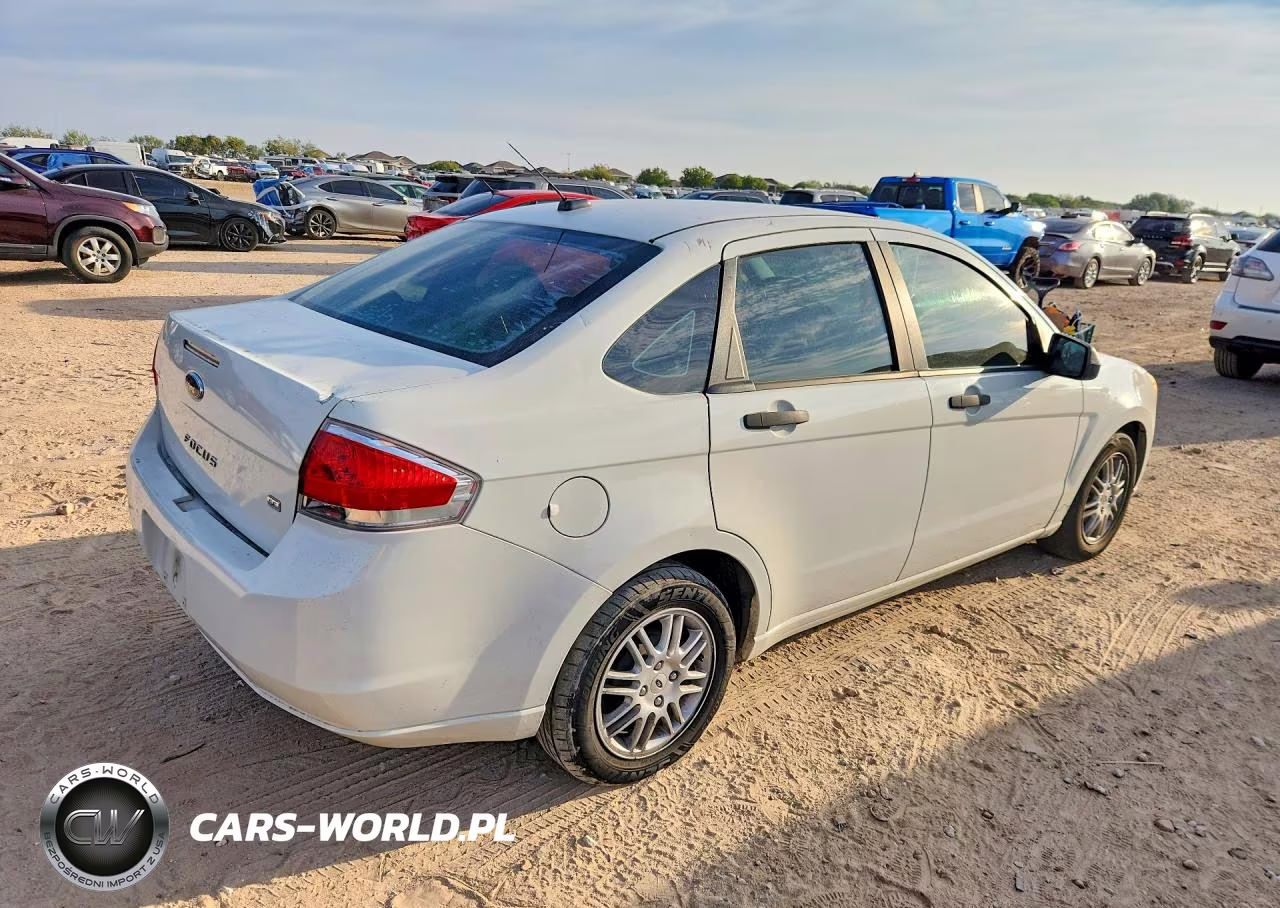 2011 Ford Focus Se VIN:1FAHP3FN2BW130256 - 3