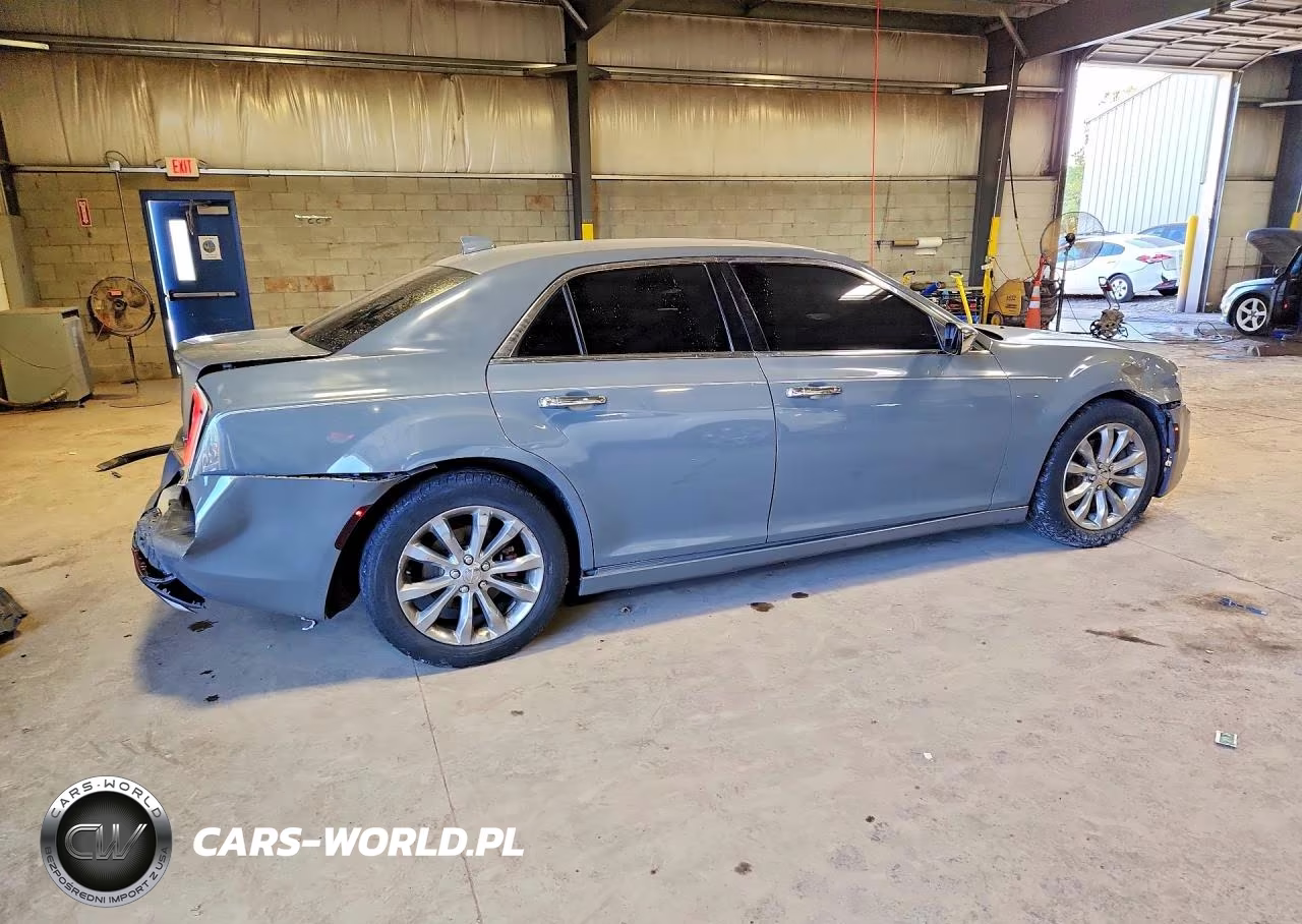 2018 Chrysler 300 Limited VIN:2C3CCAKG9JH240993 - 3