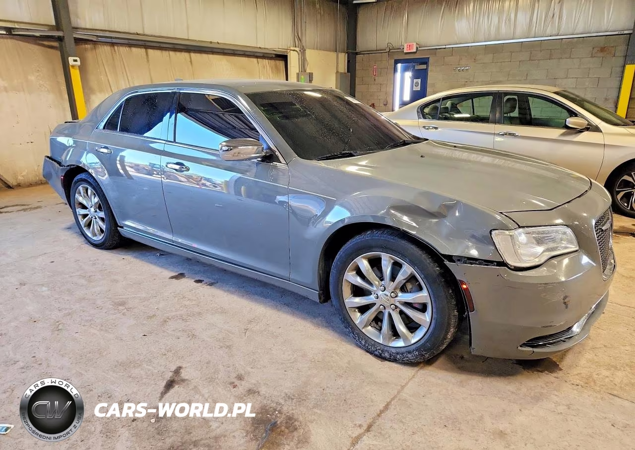 2018 Chrysler 300 Limited VIN:2C3CCAKG9JH240993 - 4