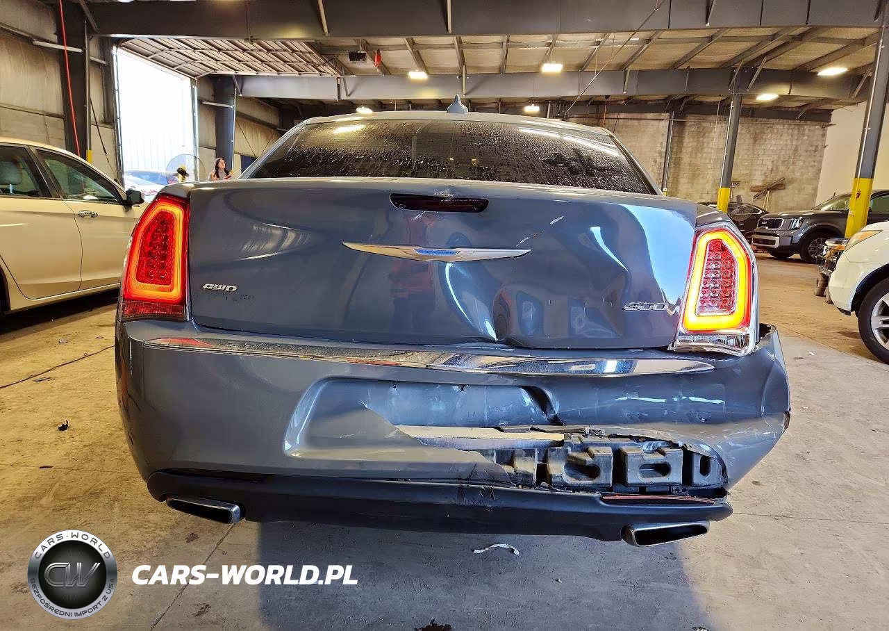 2018 Chrysler 300 Limited VIN:2C3CCAKG9JH240993 - 6
