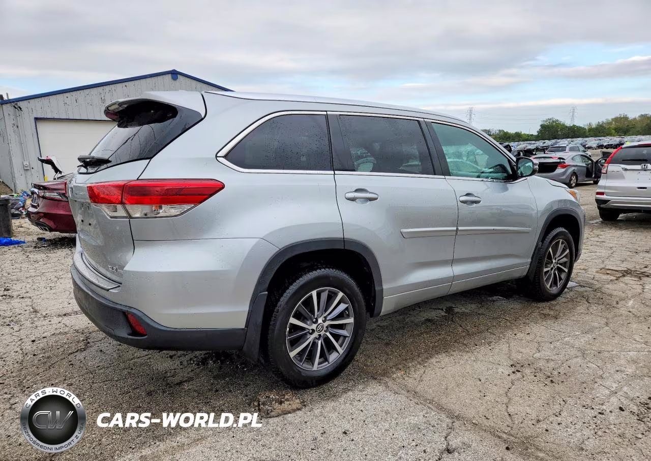2017 Toyota Highlander Xle VIN:5TDJZRFH2HS432612 - 3