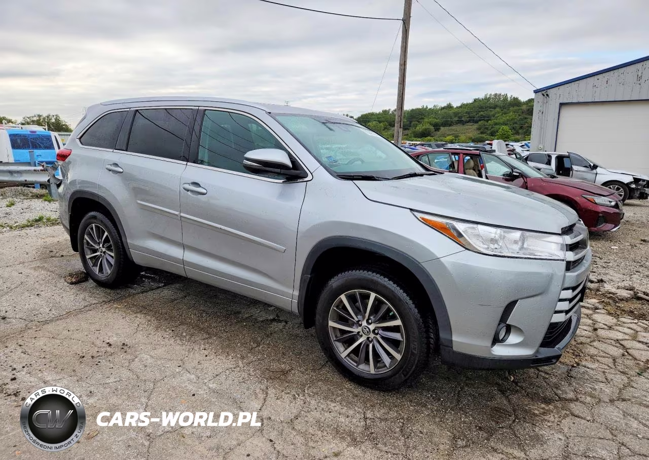 2017 Toyota Highlander Xle VIN:5TDJZRFH2HS432612 - 4