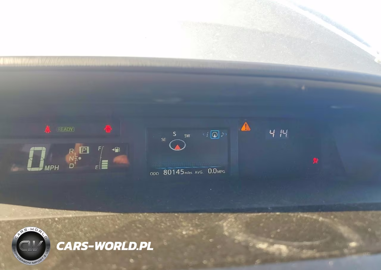 2017 Toyota Prius V Three VIN:JTDZN3EU0HJ071761 - 9