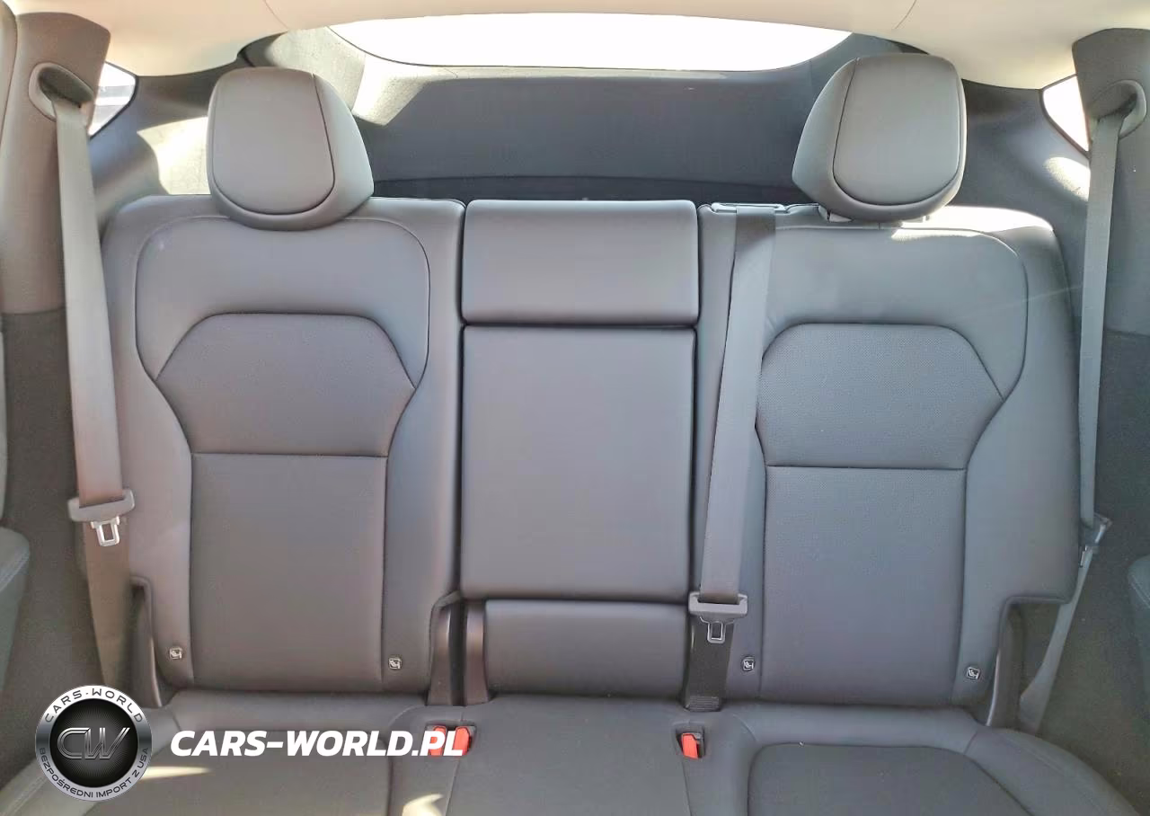 2026 Tesla Model Y VIN:7SAYGDED3TF525015 - 10
