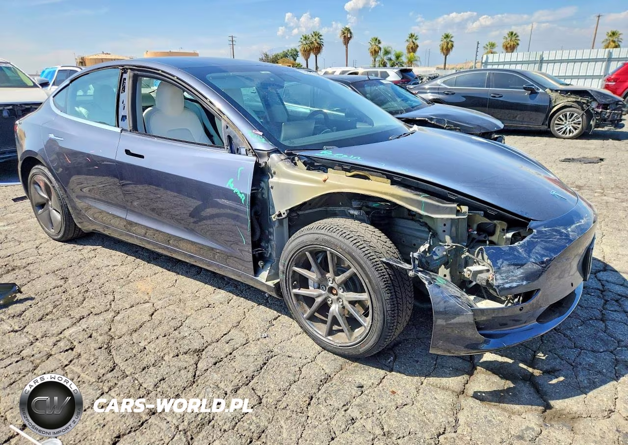 2019 Tesla Model 3 VIN:5YJ3E1EBXKF450418 - 4