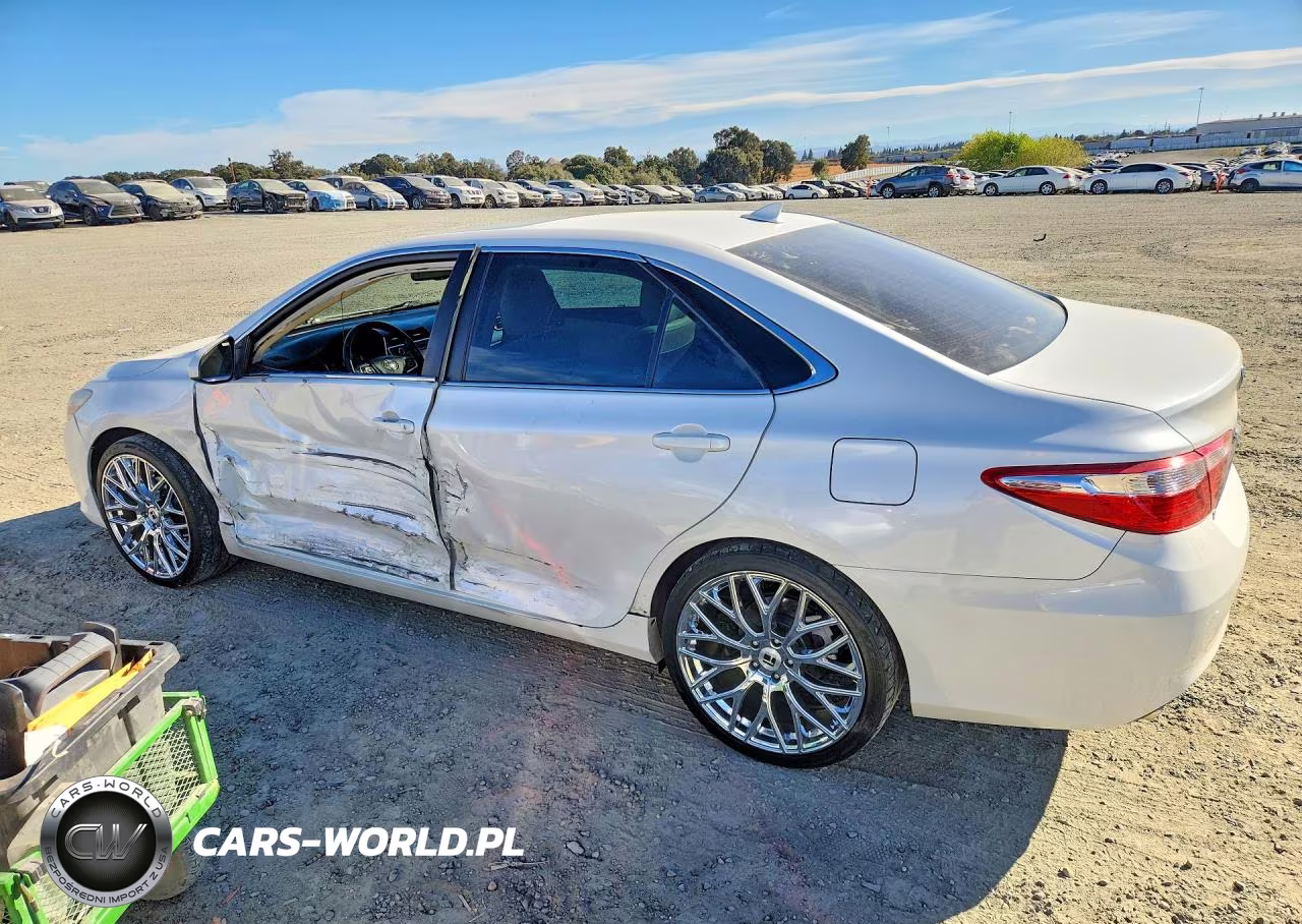 2015 Toyota Camry Xle V6 VIN:4T1BK1FK2FU561332 - 2