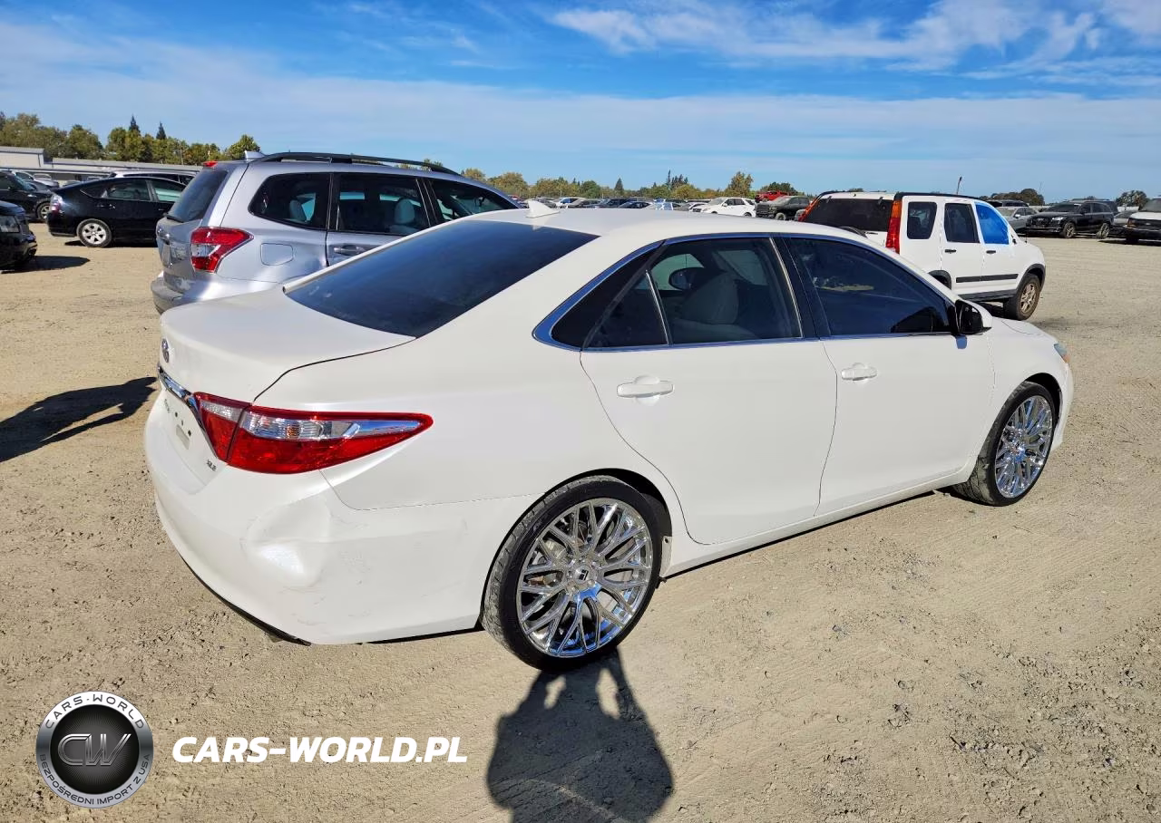 2015 Toyota Camry Xle V6 VIN:4T1BK1FK2FU561332 - 3