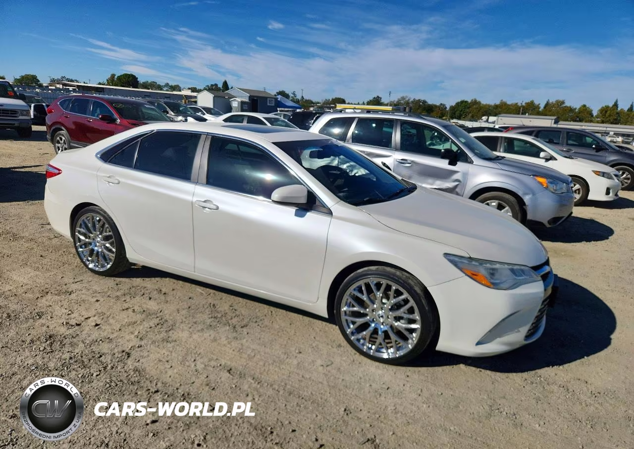 2015 Toyota Camry Xle V6 VIN:4T1BK1FK2FU561332 - 4