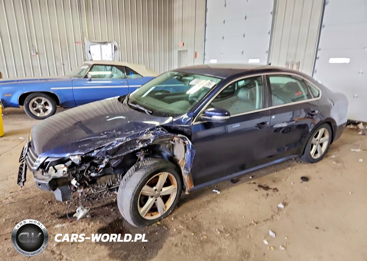 2013 Volkswagen Passat Se VIN:1VWBP7A31DC049070 - 1