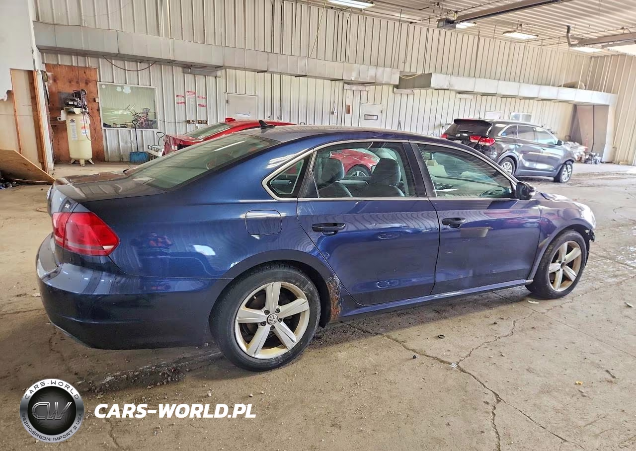 2013 Volkswagen Passat Se VIN:1VWBP7A31DC049070 - 3
