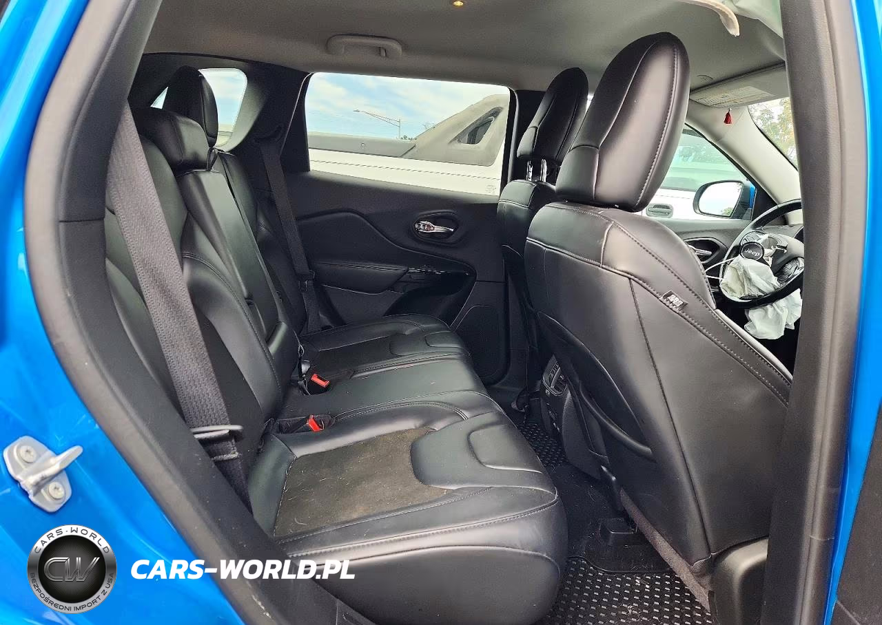 2020 Jeep Cherokee Latitude Plus VIN:1C4PJMLB1LD640456 - 11