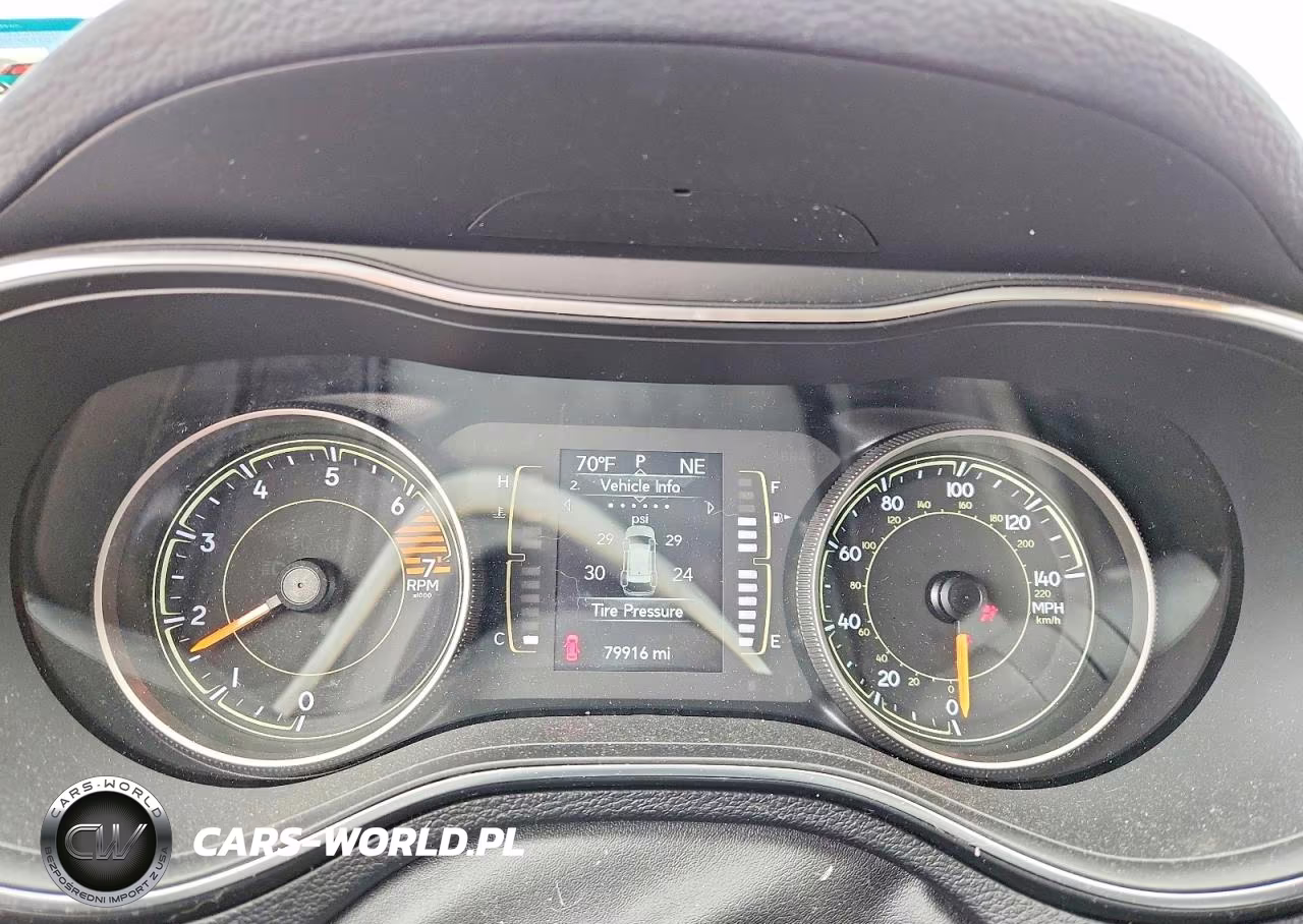 2020 Jeep Cherokee Latitude Plus VIN:1C4PJMLB1LD640456 - 9