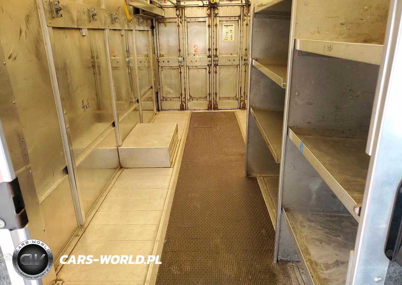 2005 Freightliner Chassis M Line Walk-In Van VIN:4UZAANBW55CV06036 - 10