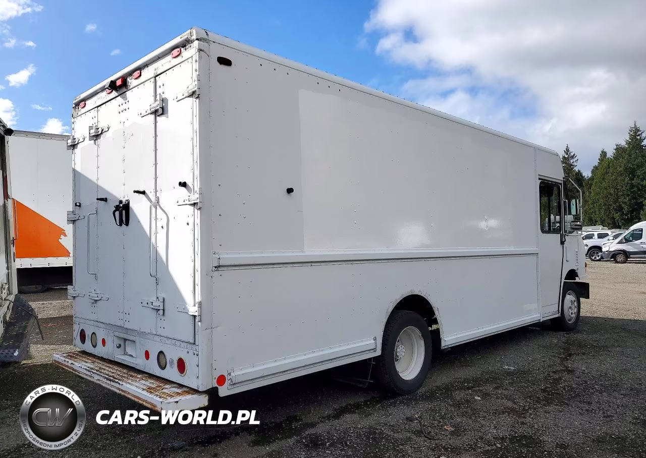 2005 Freightliner Chassis M Line Walk-In Van VIN:4UZAANBW55CV06036 - 3