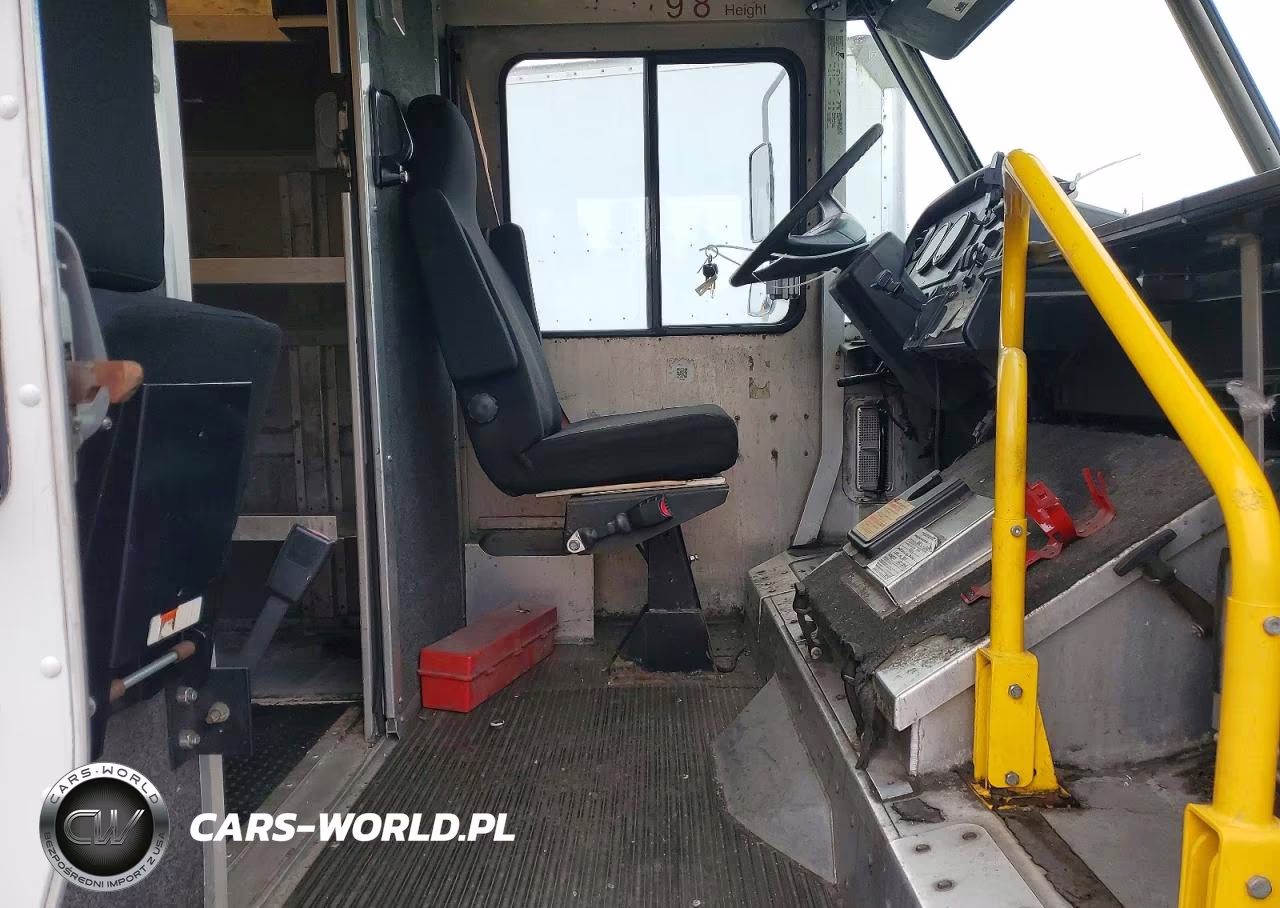 2005 Freightliner Chassis M Line Walk-In Van VIN:4UZAANBW55CV06036 - 7
