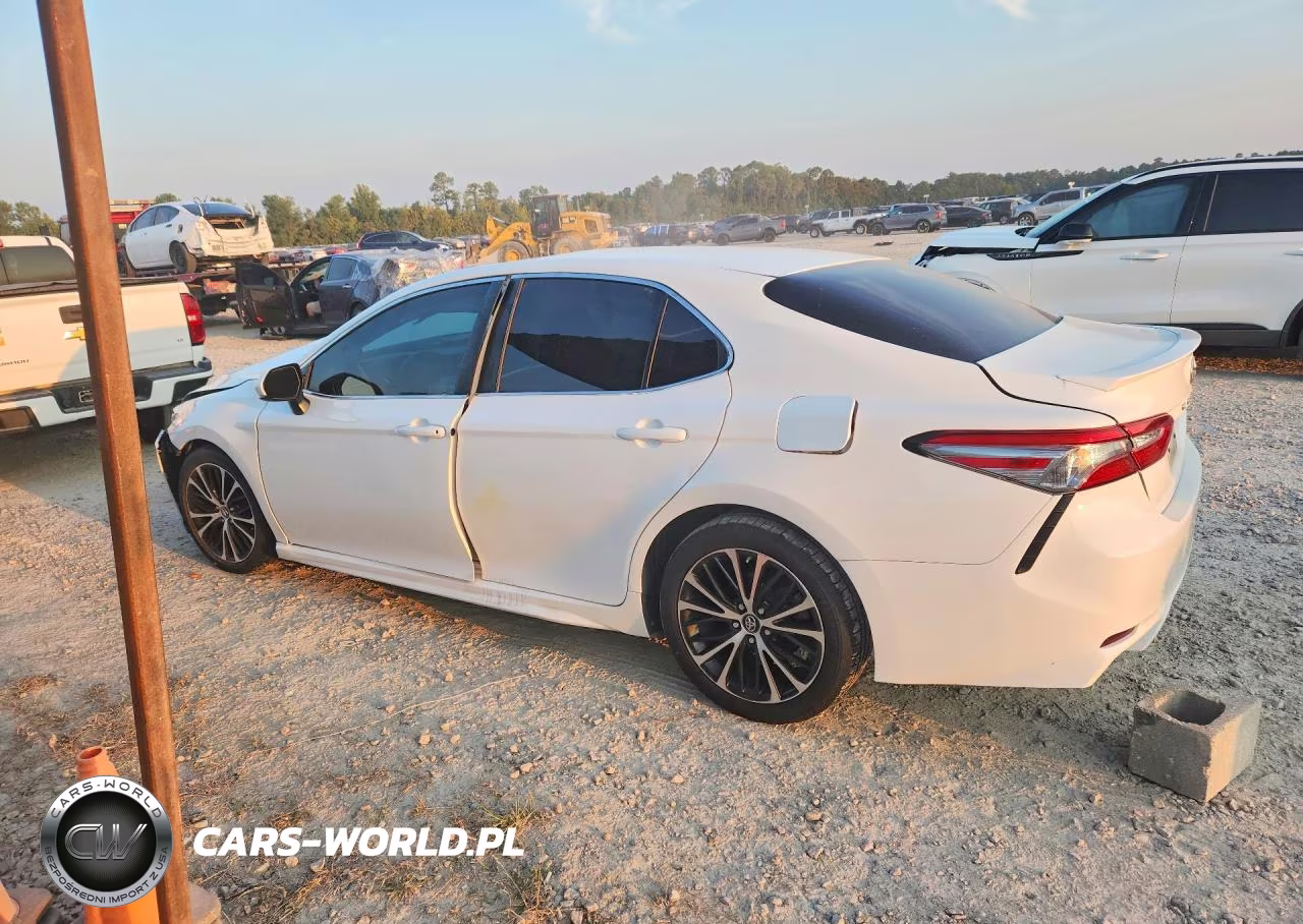 2018 Toyota Camry Se VIN:4T1B11HK1JU070646 - 2