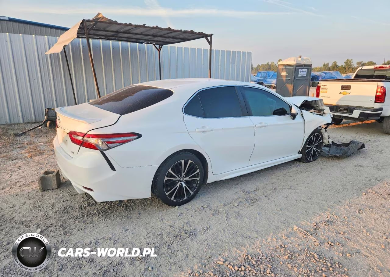2018 Toyota Camry Se VIN:4T1B11HK1JU070646 - 3