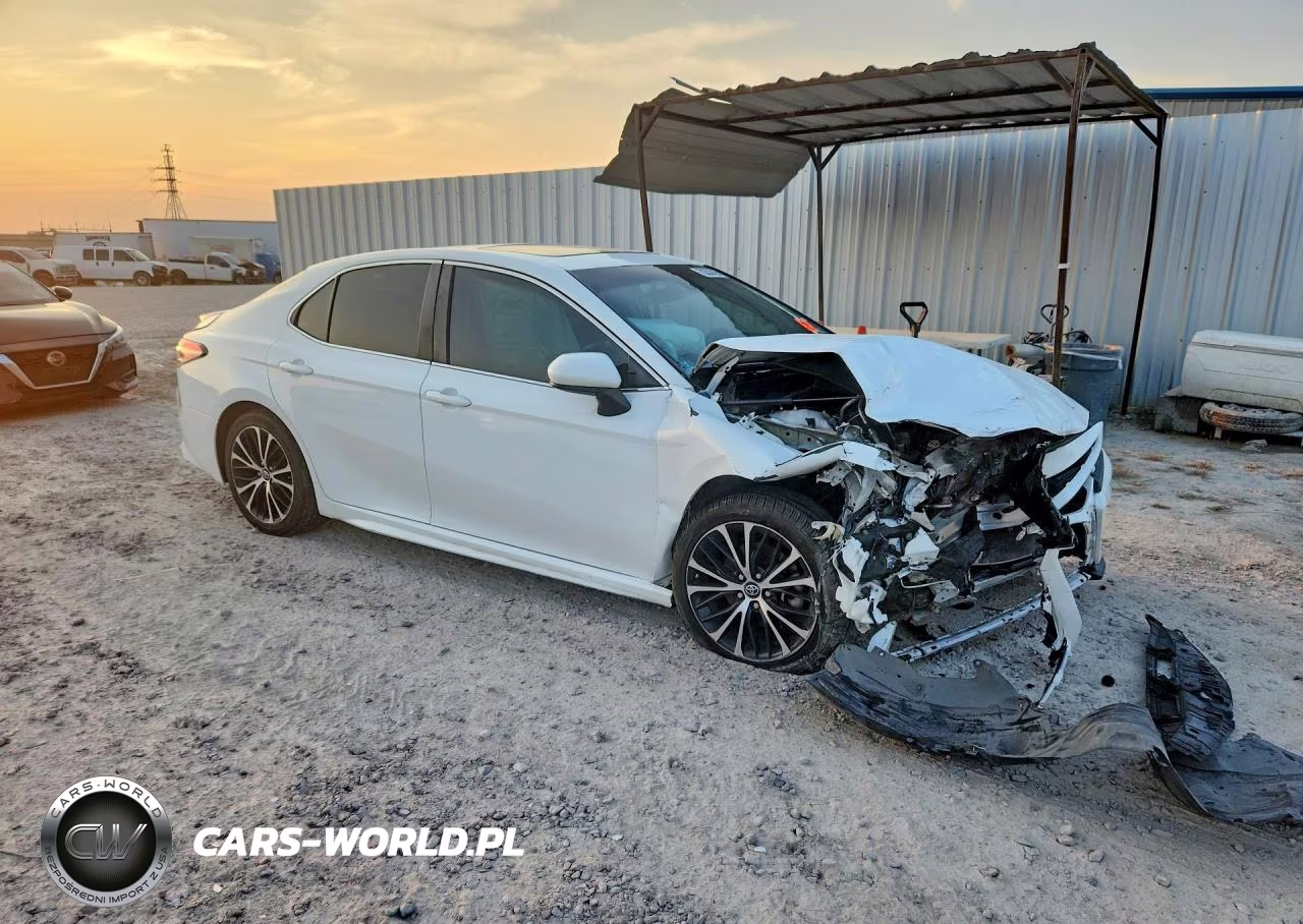 2018 Toyota Camry Se VIN:4T1B11HK1JU070646 - 4