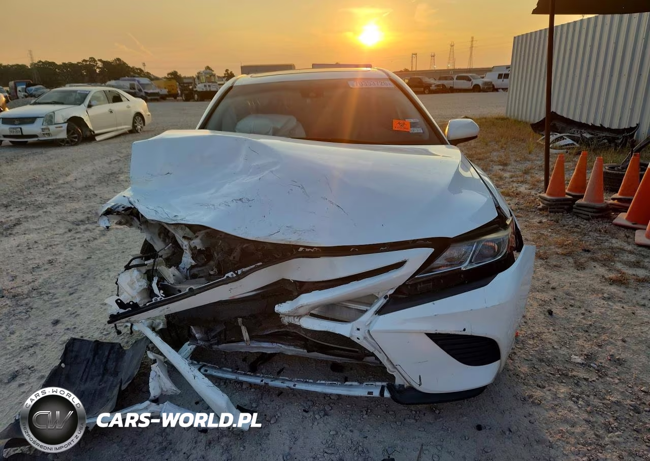 2018 Toyota Camry Se VIN:4T1B11HK1JU070646 - 5