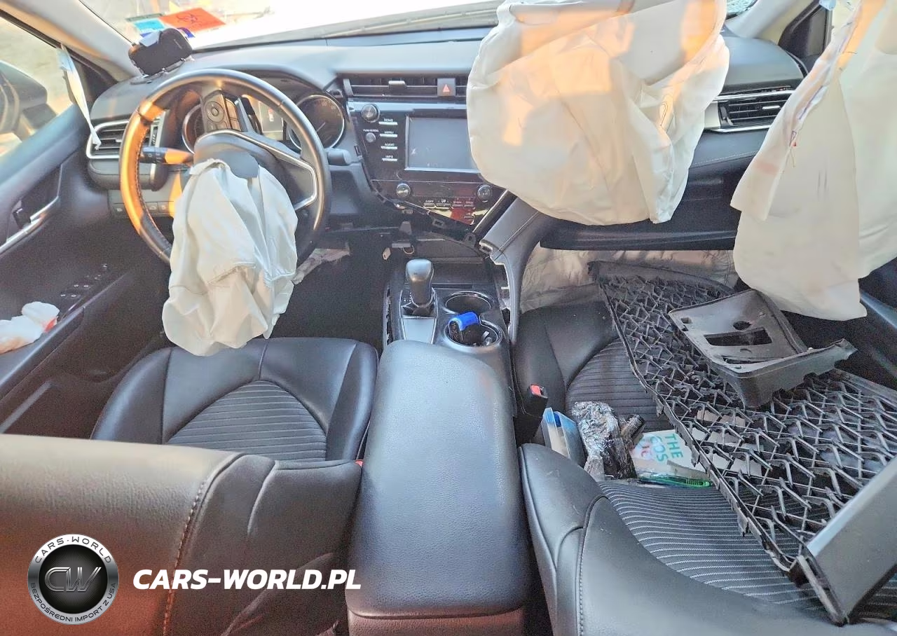 2018 Toyota Camry Se VIN:4T1B11HK1JU070646 - 8